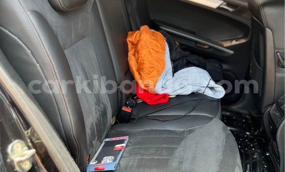 Acheter Occasion Voiture Mercedes‒Benz ML–Class Noir à Bombo, Central Acheter Occasion Voiture Mercedes‒Benz ML–Class Noir à Bombo, Central