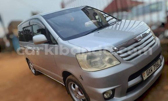 Nunua Ilio tumika Toyota Noah Nyingine Gari ndani ya Kampala nchini Uganda