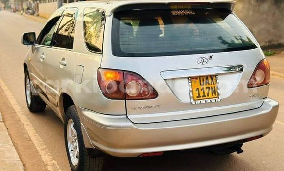 Nunua Ilio tumika Toyota Harrier Nyingine Gari ndani ya Kampala nchini Uganda Nunua Ilio tumika Toyota Harrier Nyingine Gari ndani ya Kampala nchini Uganda