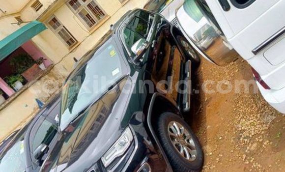 Gura Yakoze Jeep Cherokee Black Imodoka i Kampala mu Uganda Gura Yakoze Jeep Cherokee Black Imodoka i Kampala mu Uganda