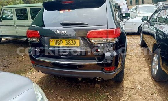 Gura Yakoze Jeep Cherokee Black Imodoka i Kampala mu Uganda Gura Yakoze Jeep Cherokee Black Imodoka i Kampala mu Uganda
