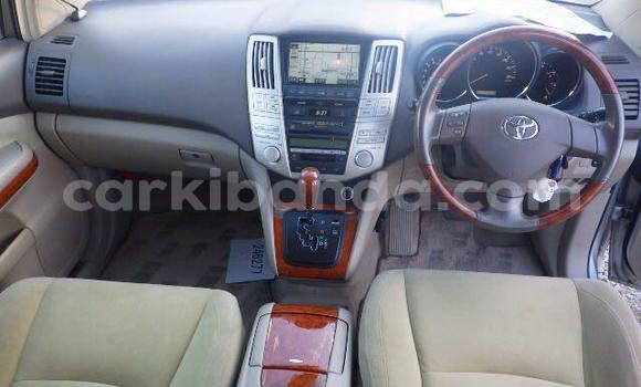 Gura Yakoze Toyota Harrier Silver Imodoka i Kampala mu Uganda Gura Yakoze Toyota Harrier Silver Imodoka i Kampala mu Uganda