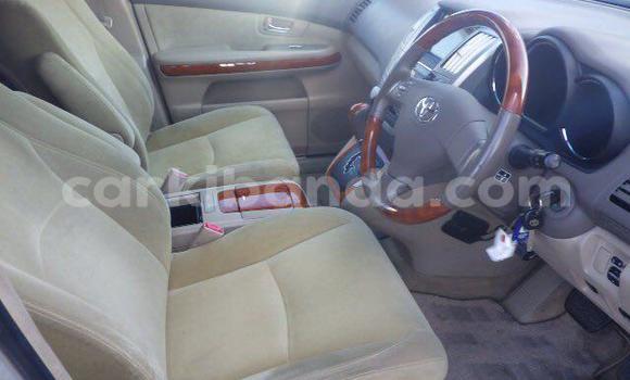 Gura Yakoze Toyota Harrier Silver Imodoka i Kampala mu Uganda Gura Yakoze Toyota Harrier Silver Imodoka i Kampala mu Uganda