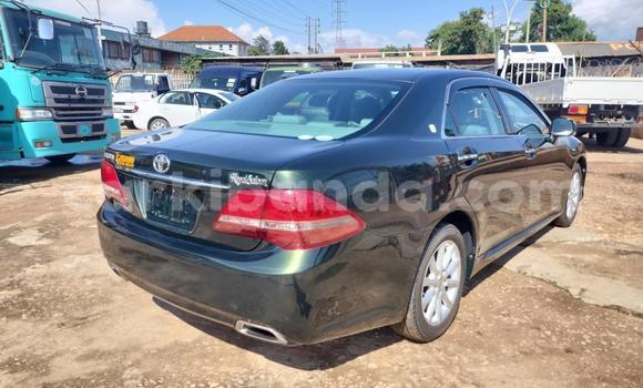 Nunua Imported Toyota Crown Kijani Gari ndani ya Kampala nchini Uganda Nunua Imported Toyota Crown Kijani Gari ndani ya Kampala nchini Uganda