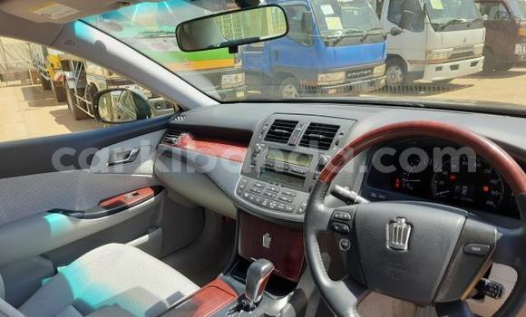 Nunua Imported Toyota Crown Kijani Gari ndani ya Kampala nchini Uganda Nunua Imported Toyota Crown Kijani Gari ndani ya Kampala nchini Uganda