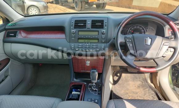 Nunua Imported Toyota Crown Kijani Gari ndani ya Kampala nchini Uganda Nunua Imported Toyota Crown Kijani Gari ndani ya Kampala nchini Uganda