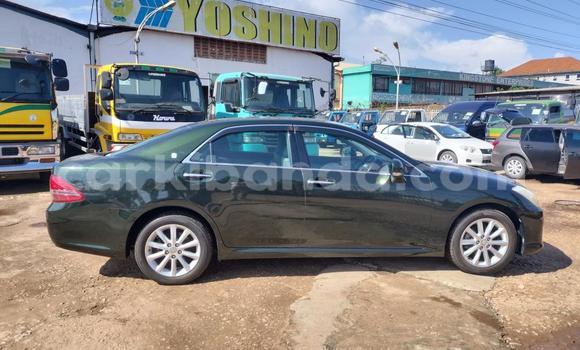 Nunua Imported Toyota Crown Kijani Gari ndani ya Kampala nchini Uganda Nunua Imported Toyota Crown Kijani Gari ndani ya Kampala nchini Uganda