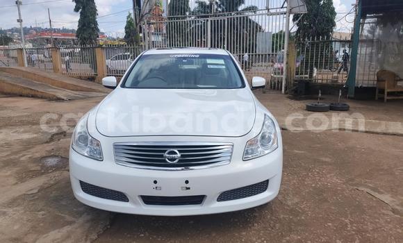Acheter Import Voiture Nissan Skyline Blanc à Kampala, Ouganda Acheter Import Voiture Nissan Skyline Blanc à Kampala, Ouganda