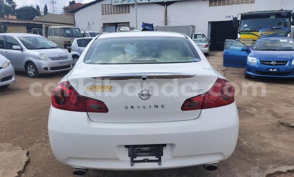 Acheter Import Voiture Nissan Skyline Blanc à Kampala, Ouganda Acheter Import Voiture Nissan Skyline Blanc à Kampala, Ouganda