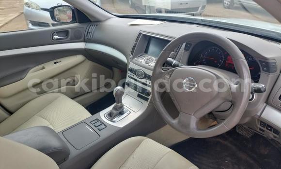 Acheter Import Voiture Nissan Skyline Blanc à Kampala, Ouganda Acheter Import Voiture Nissan Skyline Blanc à Kampala, Ouganda