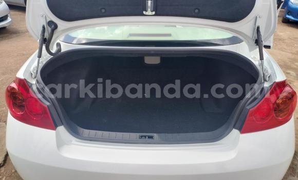 Acheter Import Voiture Nissan Skyline Blanc à Kampala, Ouganda Acheter Import Voiture Nissan Skyline Blanc à Kampala, Ouganda