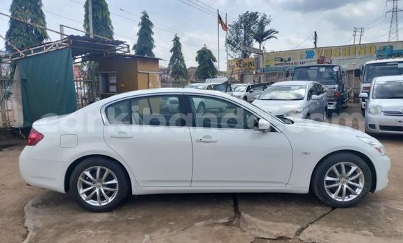 Acheter Import Voiture Nissan Skyline Blanc à Kampala, Ouganda Acheter Import Voiture Nissan Skyline Blanc à Kampala, Ouganda