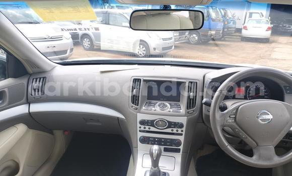 Acheter Import Voiture Nissan Skyline Blanc à Kampala, Ouganda Acheter Import Voiture Nissan Skyline Blanc à Kampala, Ouganda