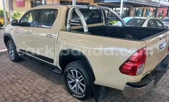 Gura Yakoze Toyota Hilux Brown Imodoka i Wakiso mu Uganda Gura Yakoze Toyota Hilux Brown Imodoka i Wakiso mu Uganda