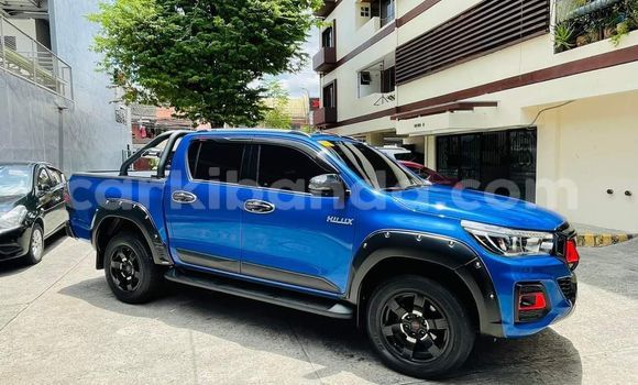 Buy Used Toyota Hilux Blue Car in Kampala in Uganda