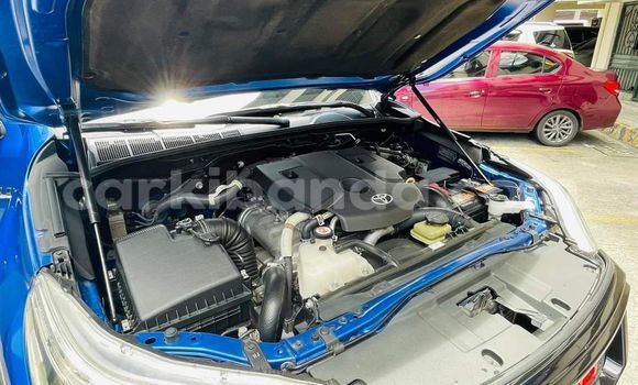 Gura Yakoze Toyota Hilux Blue Imodoka i Kampala mu Uganda Gura Yakoze Toyota Hilux Blue Imodoka i Kampala mu Uganda