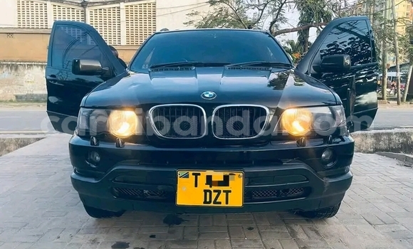 Gura Yakoze BMW X5 Black Imodoka i Entebbe mu Uganda Gura Yakoze BMW X5 Black Imodoka i Entebbe mu Uganda