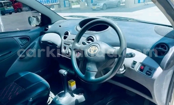 Gura Yakoze Toyota Vitz Other Imodoka i Bundibugyo mu Western Gura Yakoze Toyota Vitz Other Imodoka i Bundibugyo mu Western