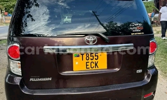 Gura Yakoze Toyota Runx Black Imodoka i Kaabong mu Northern Gura Yakoze Toyota Runx Black Imodoka i Kaabong mu Northern