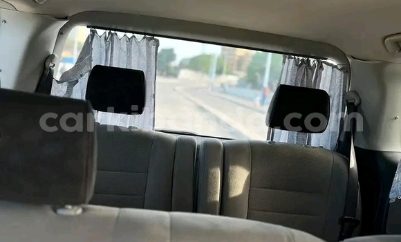 Gura Yakoze Toyota Alphard White Imodoka i Bombo mu Central Gura Yakoze Toyota Alphard White Imodoka i Bombo mu Central