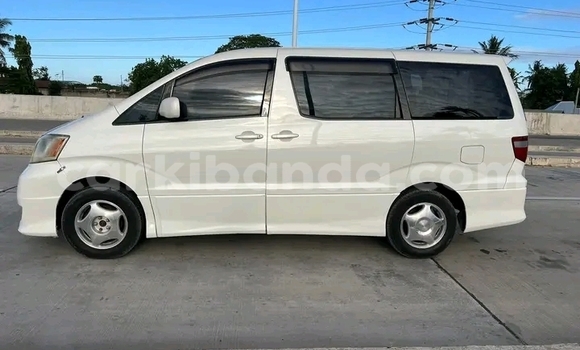 Gura Yakoze Toyota Alphard White Imodoka i Bombo mu Central Gura Yakoze Toyota Alphard White Imodoka i Bombo mu Central