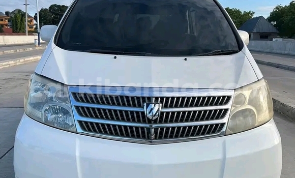 Gura Yakoze Toyota Alphard White Imodoka i Bombo mu Central Gura Yakoze Toyota Alphard White Imodoka i Bombo mu Central