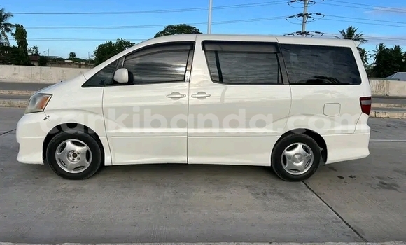Gura Yakoze Toyota Alphard White Imodoka i Bombo mu Central Gura Yakoze Toyota Alphard White Imodoka i Bombo mu Central