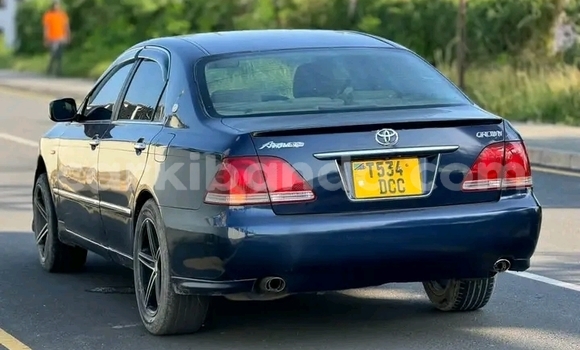 Acheter Occasion Voiture Toyota Crown Noir à Bugiri, Est Acheter Occasion Voiture Toyota Crown Noir à Bugiri, Est