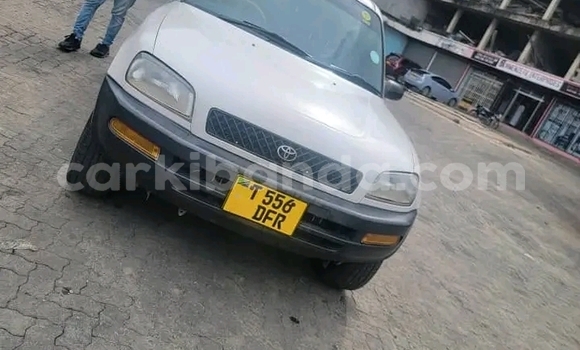 Acheter Occasion Voiture Toyota RAV4 Blanc à Kagadi, Occidental Acheter Occasion Voiture Toyota RAV4 Blanc à Kagadi, Occidental