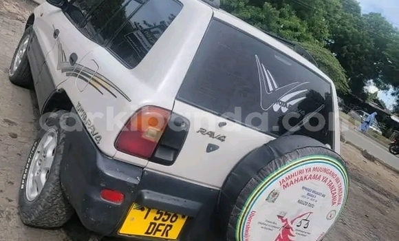Acheter Occasion Voiture Toyota RAV4 Blanc à Kagadi, Occidental Acheter Occasion Voiture Toyota RAV4 Blanc à Kagadi, Occidental