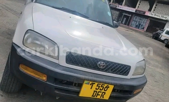 Acheter Occasion Voiture Toyota RAV4 Blanc à Kagadi, Occidental Acheter Occasion Voiture Toyota RAV4 Blanc à Kagadi, Occidental