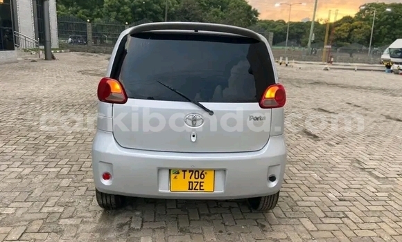 Gura Yakoze Toyota Porte White Imodoka i Bundibugyo mu Western Gura Yakoze Toyota Porte White Imodoka i Bundibugyo mu Western