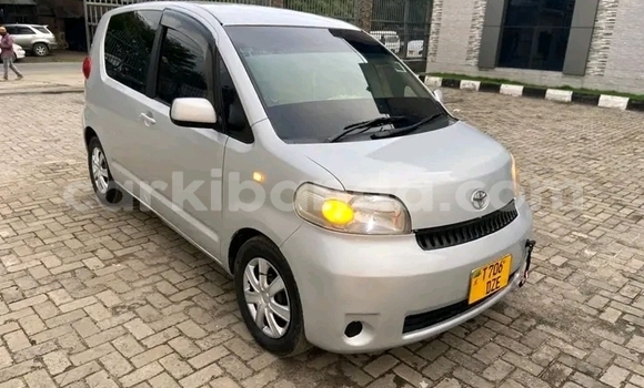 Gura Yakoze Toyota Porte White Imodoka i Bundibugyo mu Western Gura Yakoze Toyota Porte White Imodoka i Bundibugyo mu Western