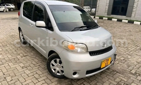 Gura Yakoze Toyota Porte White Imodoka i Bundibugyo mu Western Gura Yakoze Toyota Porte White Imodoka i Bundibugyo mu Western