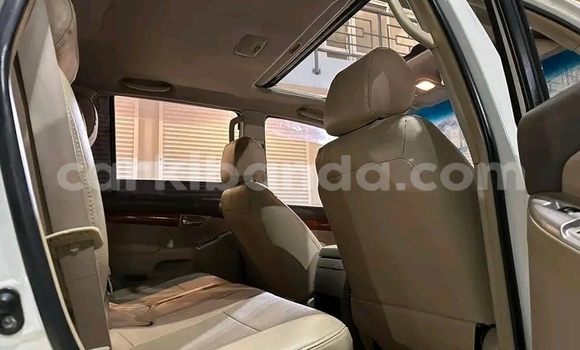 Gura Yakoze Toyota Land Cruiser Prado White Imodoka i Bugembe mu Eastern Gura Yakoze Toyota Land Cruiser Prado White Imodoka i Bugembe mu Eastern