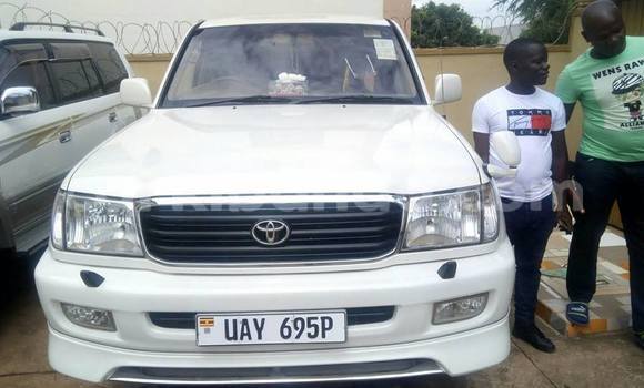 Buy Used Toyota Land Cruiser White Car in Kampala in Uganda Buy Used Toyota Land Cruiser White Car in Kampala in Uganda