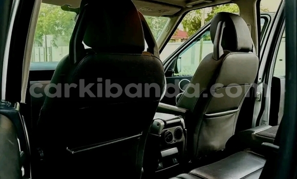 Nunua Ilio tumika Land Rover Discovery Sport Nyeupe Gari ndani ya Bundibugyo nchini Magharibi
