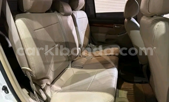 Gura Yakoze Toyota Land Cruiser Prado White Imodoka i Fort Portal mu Uganda Gura Yakoze Toyota Land Cruiser Prado White Imodoka i Fort Portal mu Uganda