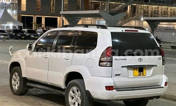 Gura Yakoze Toyota Land Cruiser Prado White Imodoka i Fort Portal mu Uganda Gura Yakoze Toyota Land Cruiser Prado White Imodoka i Fort Portal mu Uganda
