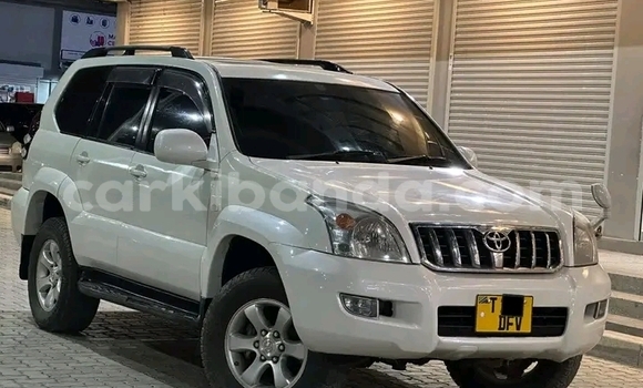 Gura Yakoze Toyota Land Cruiser Prado White Imodoka i Fort Portal mu Uganda Gura Yakoze Toyota Land Cruiser Prado White Imodoka i Fort Portal mu Uganda