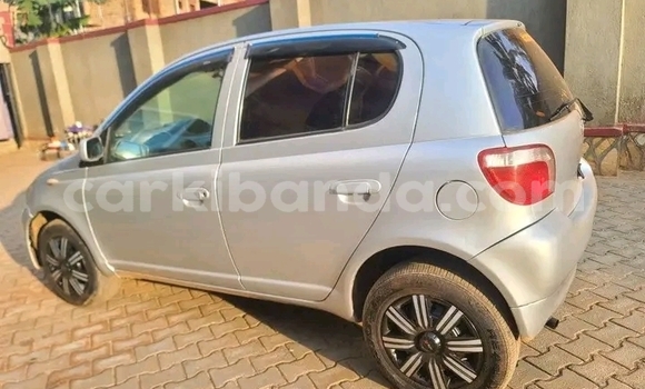 Gura Yakoze Toyota Vitz White Imodoka i Bundibugyo mu Western Gura Yakoze Toyota Vitz White Imodoka i Bundibugyo mu Western