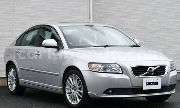 Gura Yakoze Volvo S40 White Imodoka i Bundibugyo mu Western Gura Yakoze Volvo S40 White Imodoka i Bundibugyo mu Western