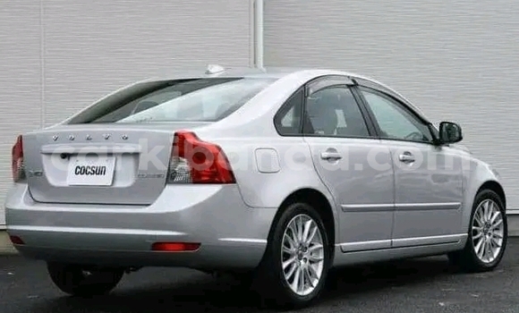 Gura Yakoze Volvo S40 White Imodoka i Bundibugyo mu Western Gura Yakoze Volvo S40 White Imodoka i Bundibugyo mu Western