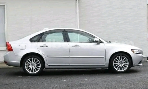 Gura Yakoze Volvo S40 White Imodoka i Bundibugyo mu Western Gura Yakoze Volvo S40 White Imodoka i Bundibugyo mu Western