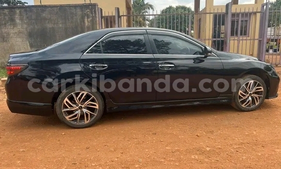 Gura Yakoze Toyota Mark X Black Imodoka i Bundibugyo mu Western Gura Yakoze Toyota Mark X Black Imodoka i Bundibugyo mu Western