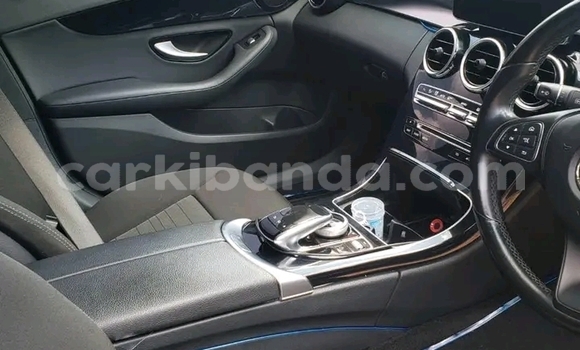 Gura Yakoze Mercedes‒Benz C-klasse White Imodoka i Bundibugyo mu Western