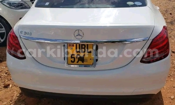 Gura Yakoze Mercedes‒Benz C-klasse White Imodoka i Bundibugyo mu Western Gura Yakoze Mercedes‒Benz C-klasse White Imodoka i Bundibugyo mu Western