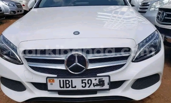 Gura Yakoze Mercedes‒Benz C-klasse White Imodoka i Bundibugyo mu Western Gura Yakoze Mercedes‒Benz C-klasse White Imodoka i Bundibugyo mu Western