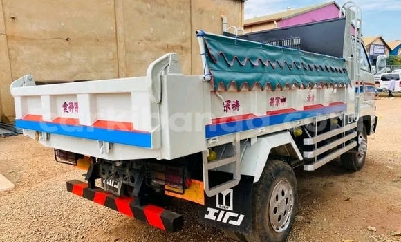 Gura Yakoze Isuzu Florian White Imodoka i Bugiri mu Eastern Gura Yakoze Isuzu Florian White Imodoka i Bugiri mu Eastern