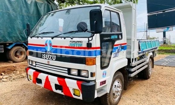 Gura Yakoze Isuzu Florian White Imodoka i Bugiri mu Eastern Gura Yakoze Isuzu Florian White Imodoka i Bugiri mu Eastern